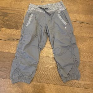 Girls Ivivva by lululemon dance studio cropped pants